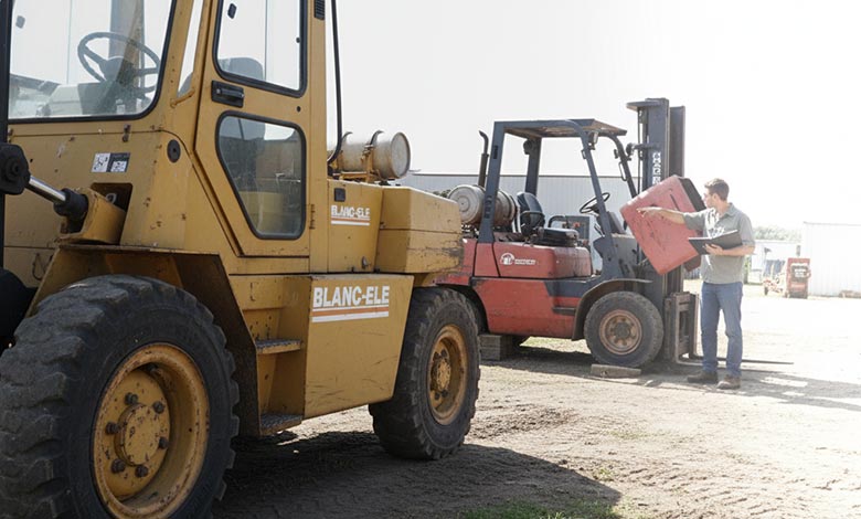 Farmers-choose-rough-terrain-forklifts