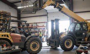 Rough-Terrain-Forklift-the-Same-vs-Telehandler