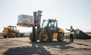Rough-Terrain-Forklifts-Used-for-Construction-Sites