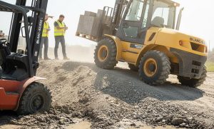 Rough-Terrain-Forklifts-Used-on-mud-Construction-Sites