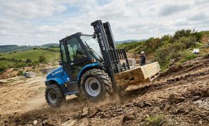 BLANC-ELE-rt50r-rough-terrain-forklift