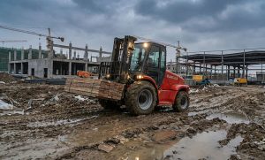 blanc-ele-4wd-Forklifts-for-Construction-Site