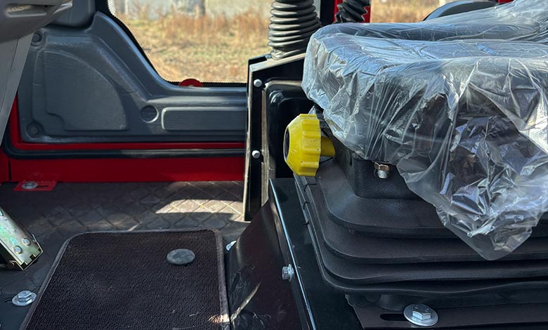 blanc-ele-rough-terrain-forklifts-seat