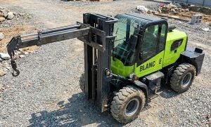 BLANC-ELE-Rough-Terrain-Forklift-with-Crane-Jib-Attachments