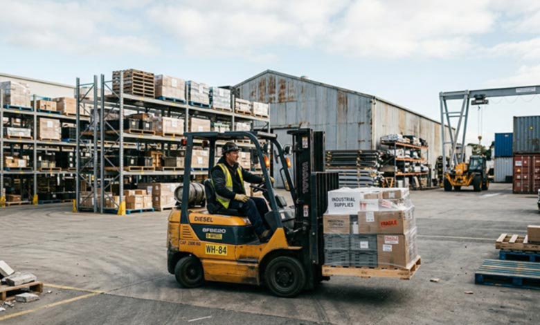 4 wheel diesel forklift operating on flat outdoor yard 4-wheel-forklift.jpg