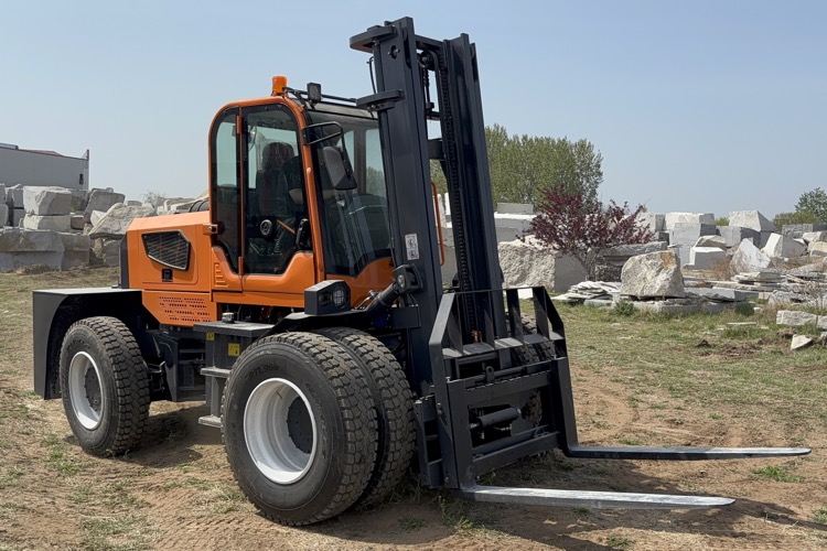 Rough terrain forklift side profile showing outdoor tires and ground clearance