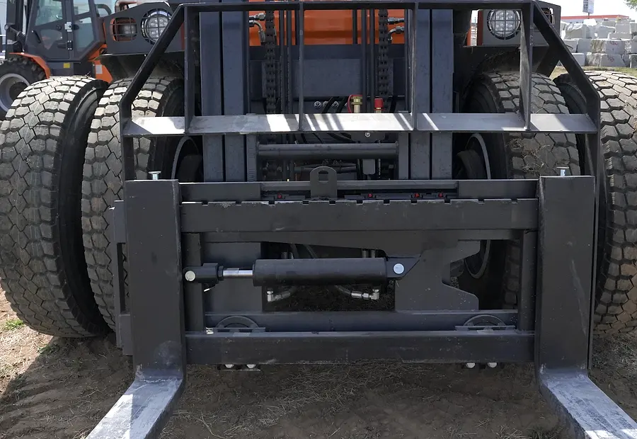 Front fork carriage and chassis structure on a BLANC-ELE RT70 forklift