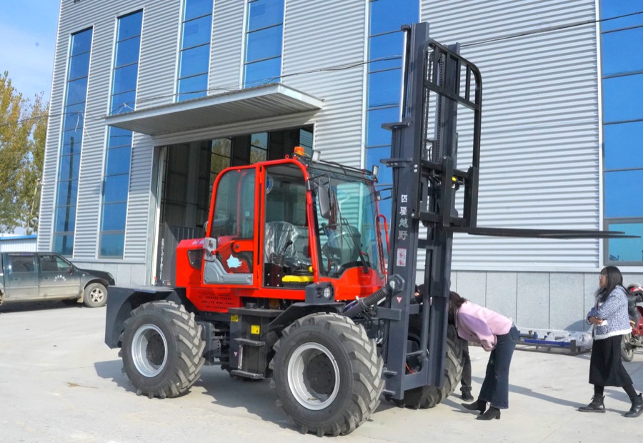 5 ton rough terrain forklift prepared for outdoor warehouse yard work