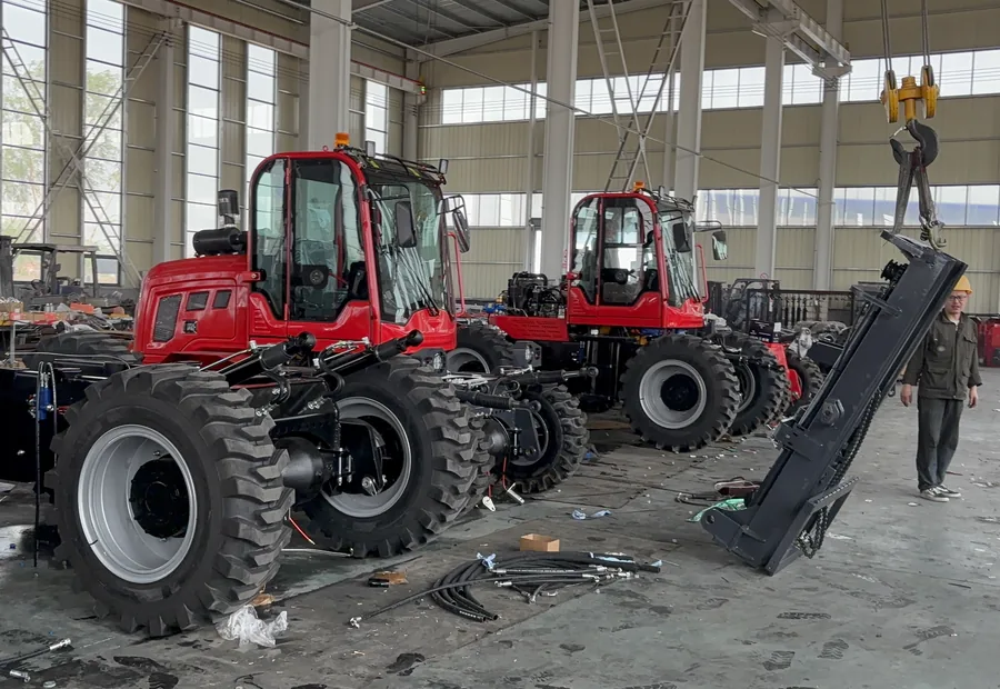 Rough terrain forklift mast and configuration check inside the factory