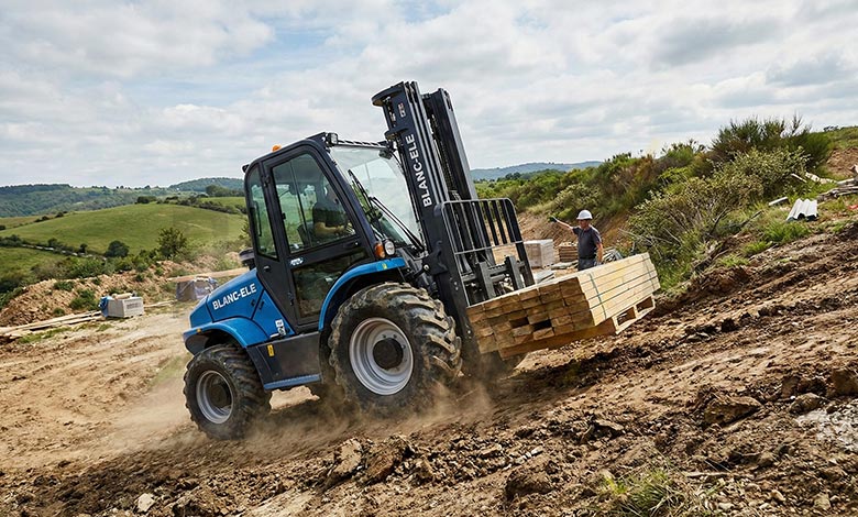 5 ton rough terrain forklift used as a reference when comparing quotation configuration