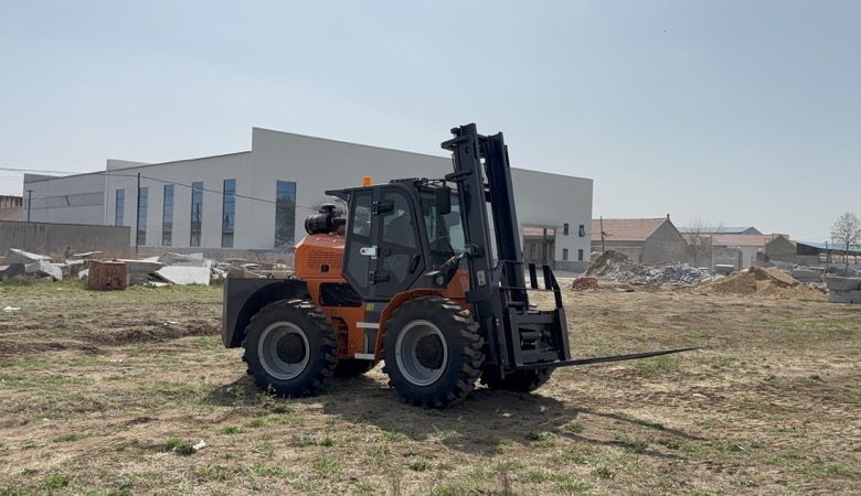 BLANC-ELE RT50 rough terrain forklift ready for a site-access width review